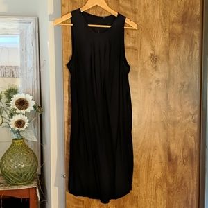 Black sleeveless dress